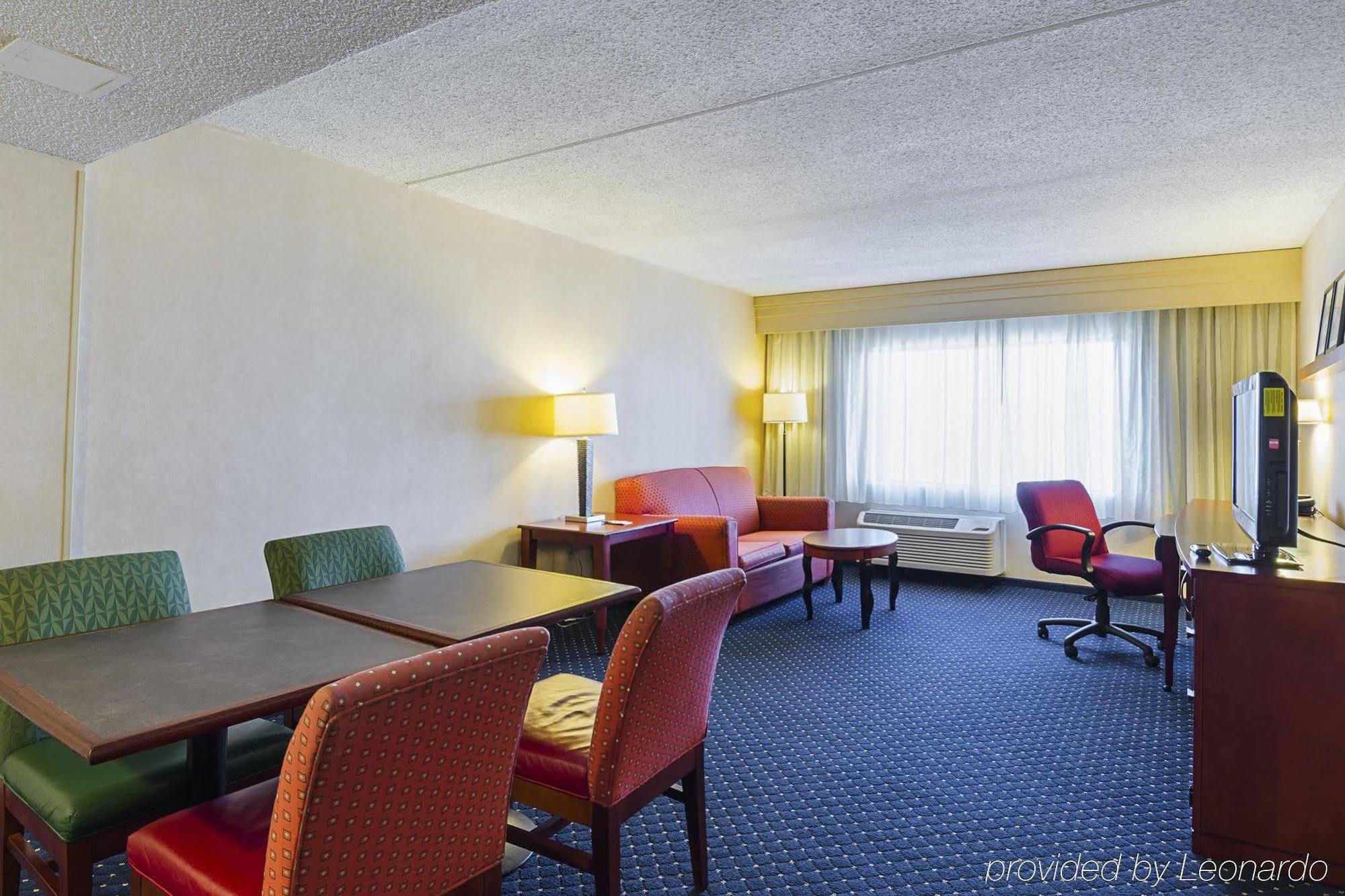 Quality Boston-revere Hotel 3*